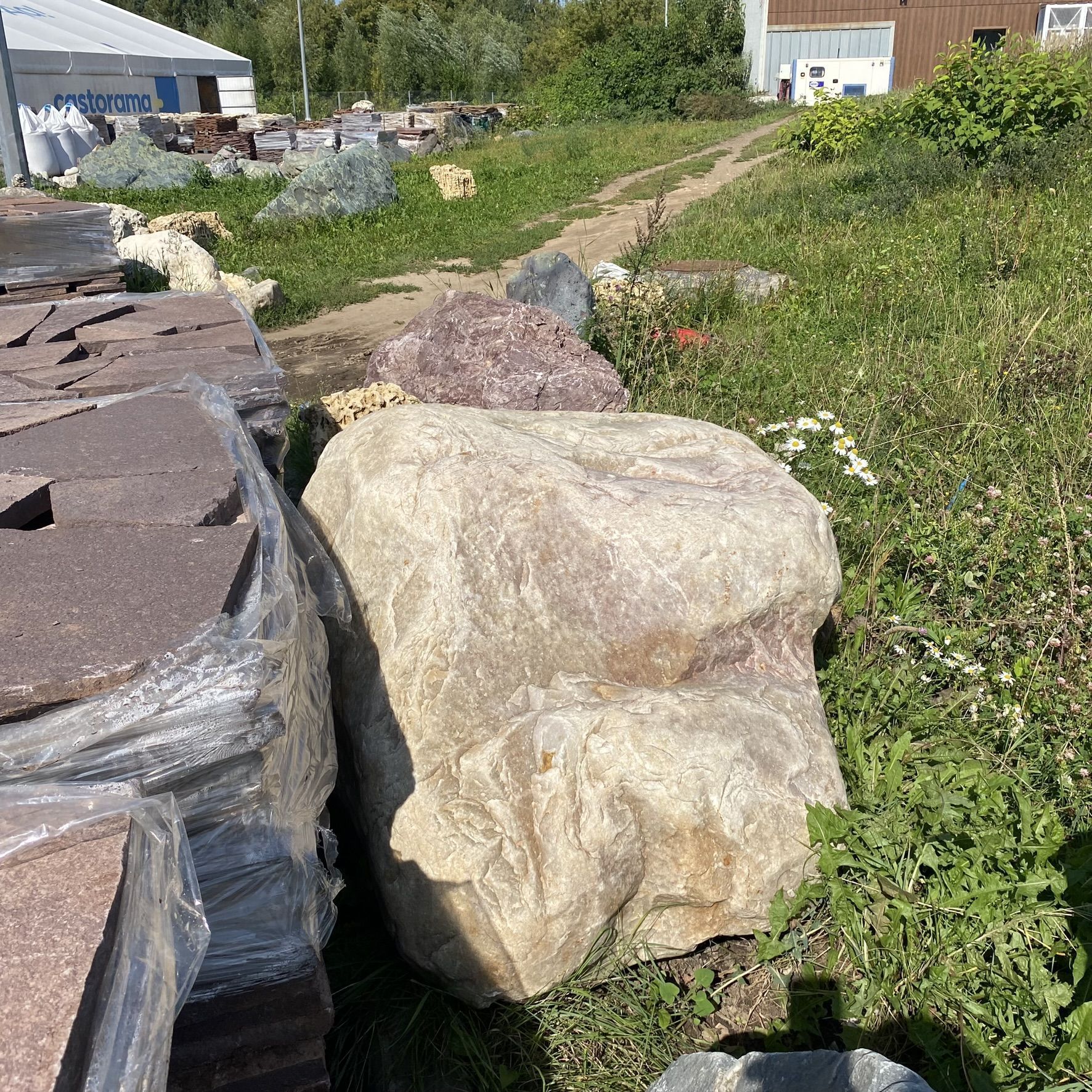 Валун речной кварц фр. 100+ см