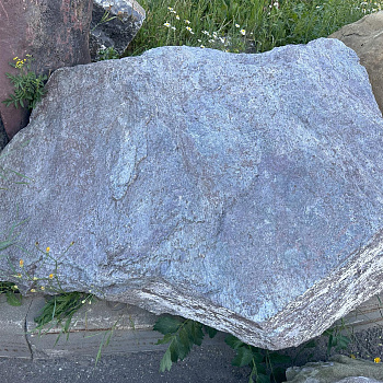 Валун "Казбек"